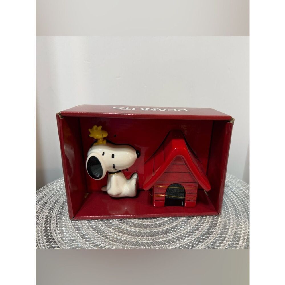 Peanuts Snoopy and His Dog House Salt and Pepper Shakers NWT